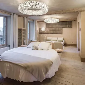 https://suite-cocon-ancienne-fabrique-de-soie-a-la-galiciere.hotels-rhonealpes.com